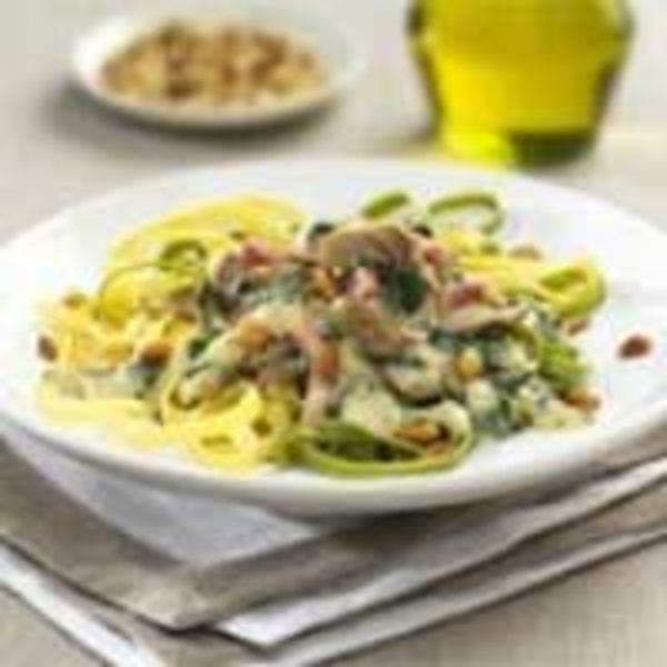 Pasta - Farfalle met broccoli, champignons en notensaus