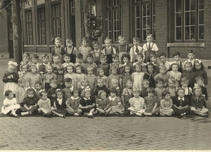 klasfoto juf Bertha schooljaar 1951 of 53