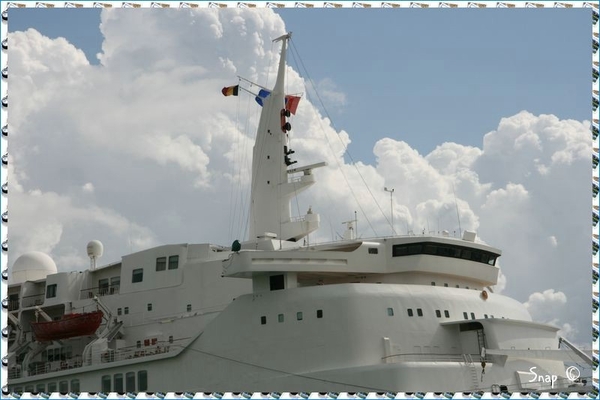RMS Queen Elizabeth 2 (70)