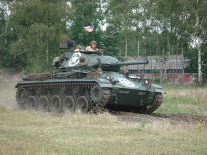 M 24 CHAFFEE 75mm kanon  USA