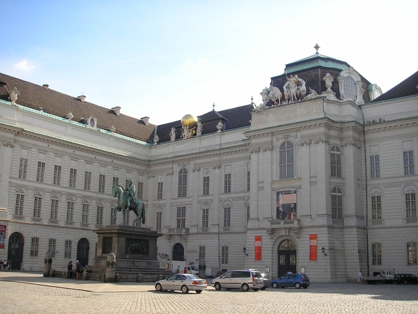 1f Hofburg   _Josefsplatz, Augustinertrakt, Hofbiobliothek, Reite