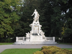 1g Burggarten   _Mozart standbeeld