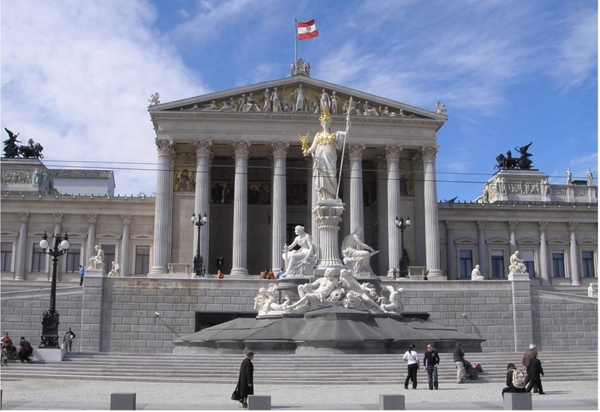 2b Ringstrasse  _Weens parlement _front