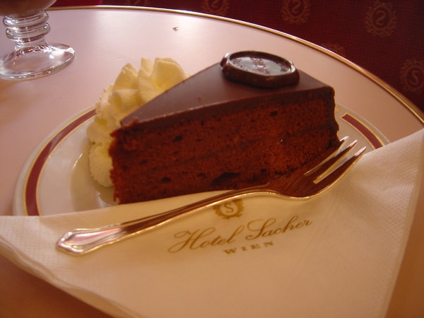 2f Kaffeehaus  _Sachertorte in Hotel Sacher