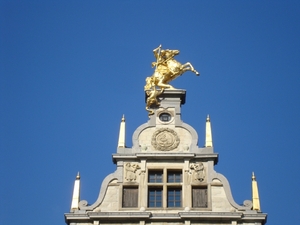 Gevel op de Grote Markt  Sint Joris met de draak