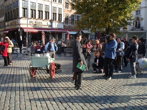 Japanners aan het filmen op de Grote Markt