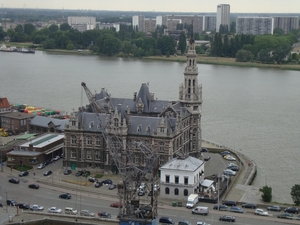 Voor het Loodswezen staat het gebouw waarin Langs de Kade is opge