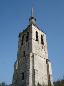 Wilmarsdonck oude kerktoren tussen containers