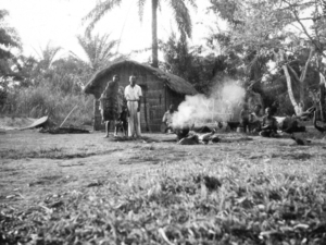 1953: de dorpschef voor zijn woning