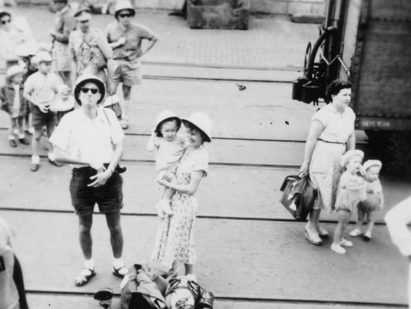 1955-LOBITO(Angola) - Wachten op de trein naar Dilolo(Katanga)