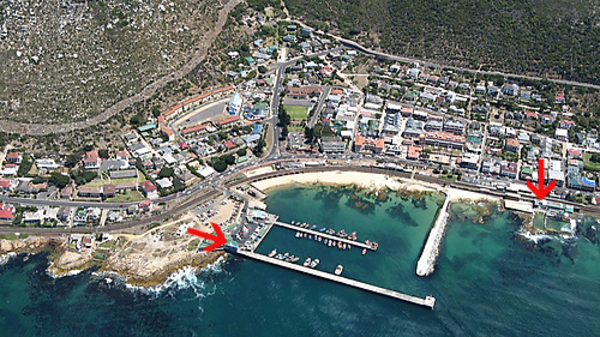 KalkBay station rechts en links restaurant Harbour House