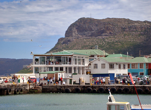 restaurant Harbour House in gebouw linksboven