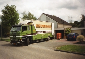 img023