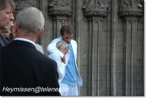 Julien Schoenaerts acteur kunstenaar kathedraal antwerpenbegrafenis