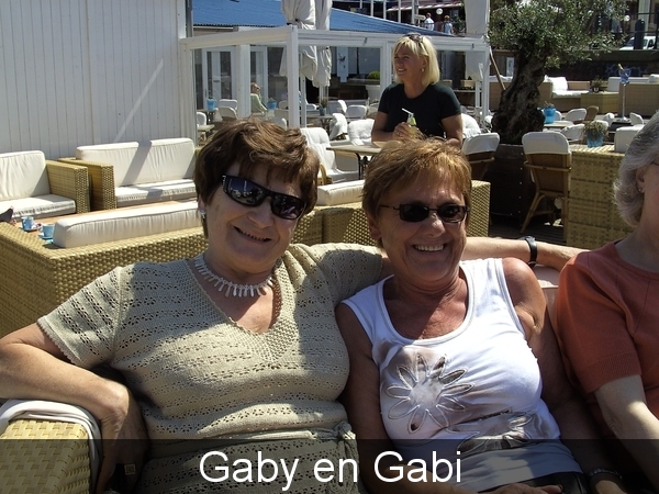 en nog eens Gaby en Gabi, maar nu op het strand van Scheveningen