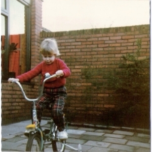 Brechtje op fiets