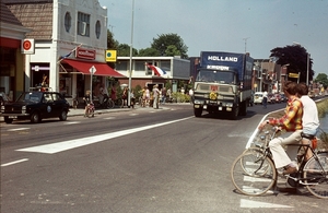 Magirus versiert met bloemen