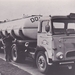 TB-76-41   Berus Dontje naast de truck