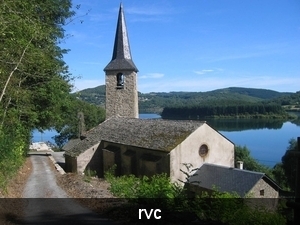 Kerkje van Villelongue, aan meer van Laouzas