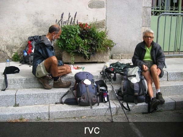 Op de trappen van gemeentehuis picknicken