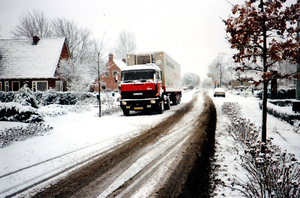 In de sneeuw