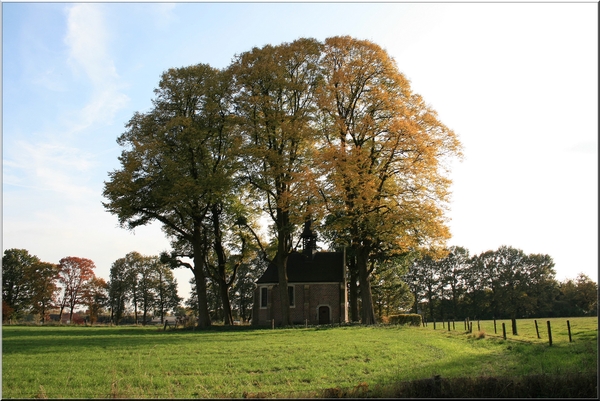 kapel,bomen,herfst,lucht,wolken,platteland