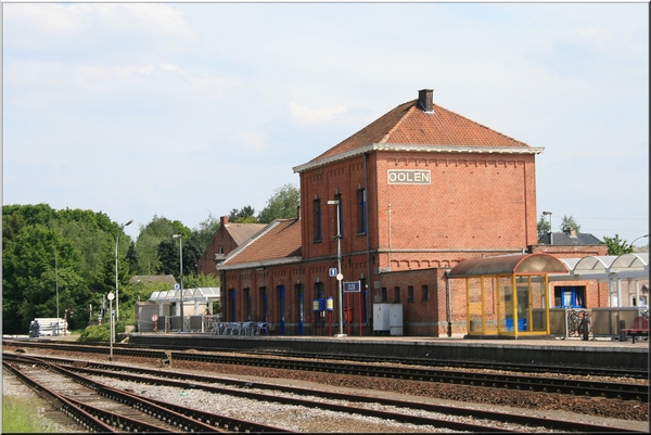 treinstation, olen,rails,architectuur,bomen,lucht,wolken,lente,mei