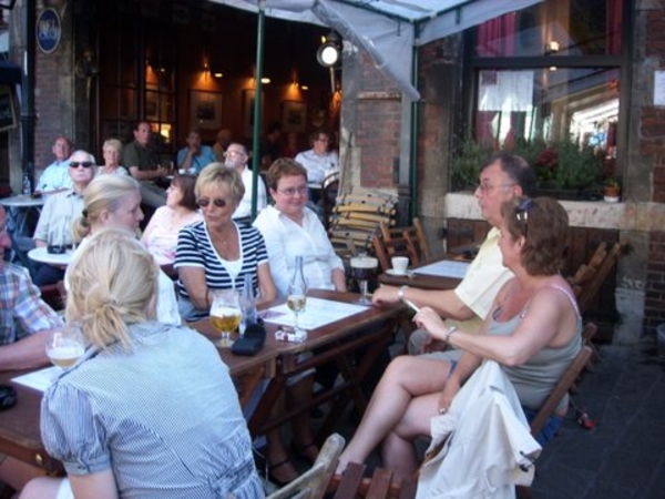 24 juli 2008-Gentse feesten-terrasje aan het Gravenkasteel