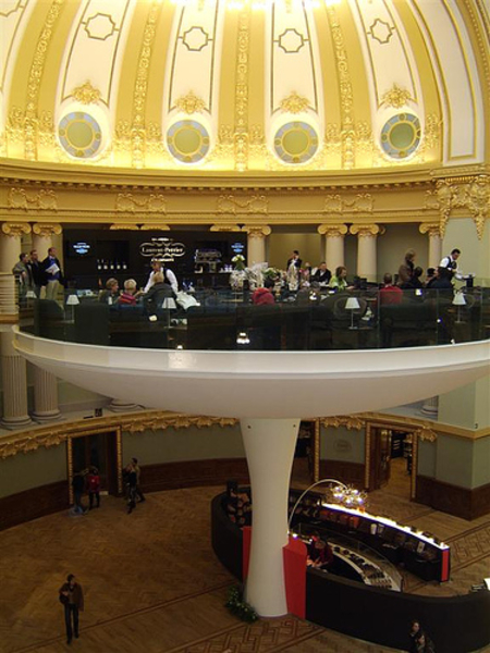 24 nov 2007 De beroemde Champagnebar in de stadsfeestzaal