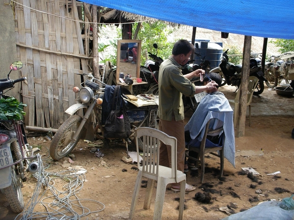 Markt in Cocly  , Bij de kapper