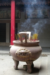 Saigon  ,offerstokjes in Chua Thien Hau pagode