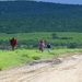Masai gezinnetje op wandel