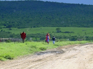 Masai gezinnetje op wandel