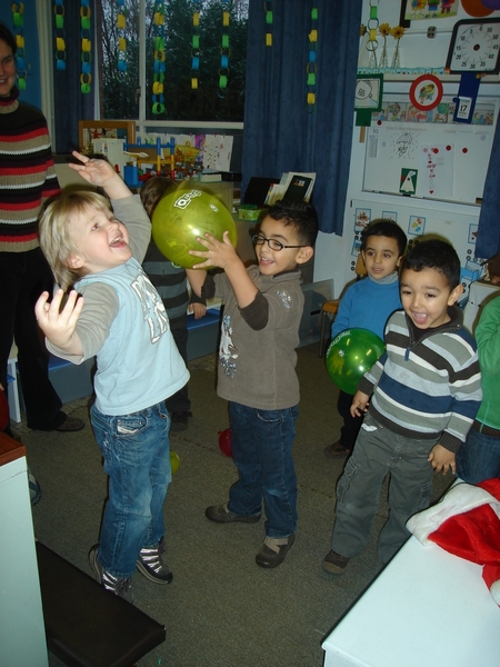 Bij een feestje horen ook ballonnen. Sam kon ze goed opblazen