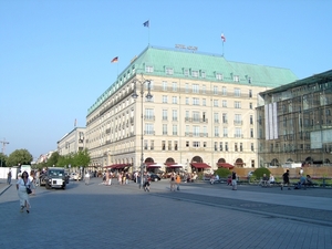 1b  Unter den Linden _Adlon hotel