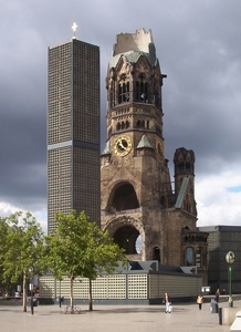 3b Kaiser-Wilhelm-Gedächtniskirche _aan de oostkant van de Kurf