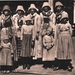 Groep vrouwen op Indijksbrug