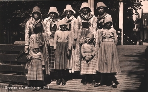 Groep vrouwen op Indijksbrug