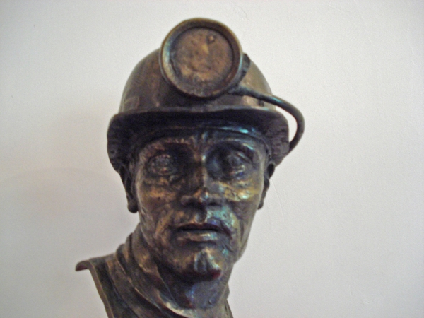 In de eetzaal genoten we van de schilderijen en het beeld ! Mooi 