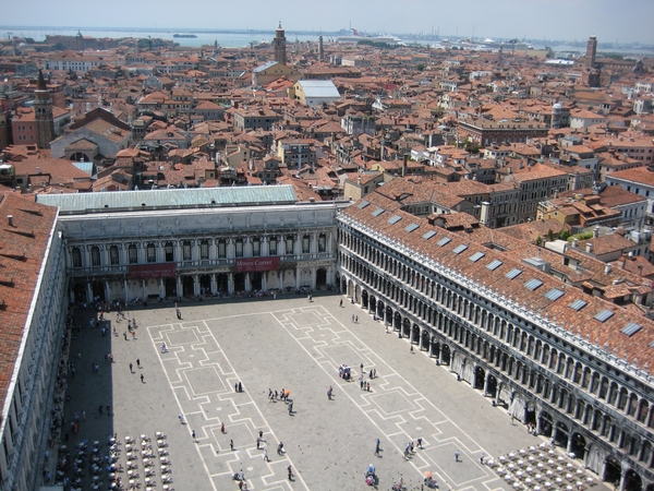 1a Venetie _San Marcoplein  _plein en stad vanaf de Campanile