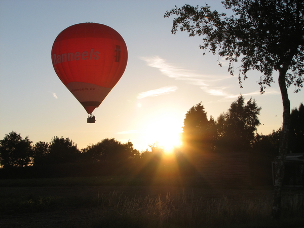 de zon gaat bijna onder