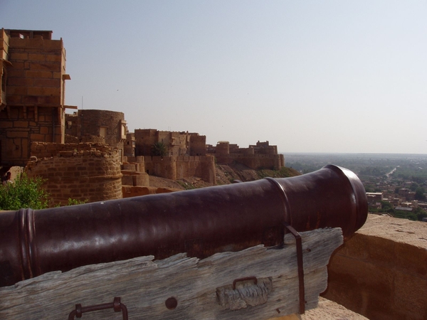 3b Jaisalmer Fort _Oude kanonnen eens ter verdediging