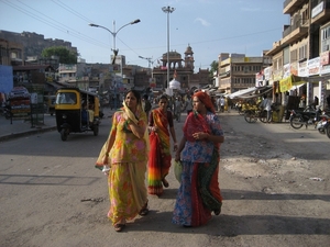 4b Jodhpur _straatbeeld _Dames aan de wandel