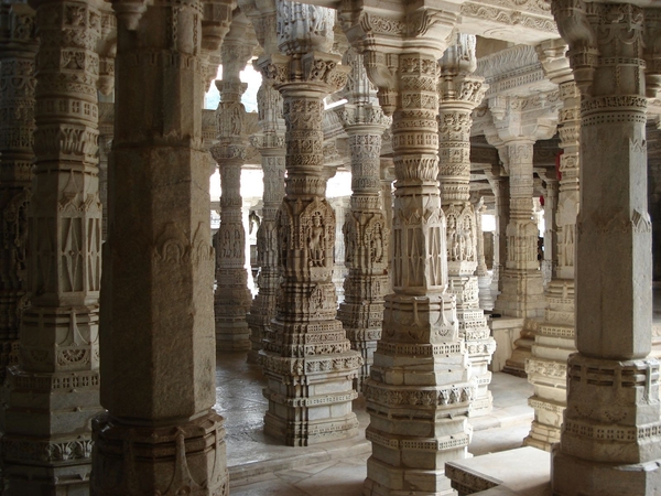 4c Ranakpur _Jain tempel _Geen 2 zuilen gelijk