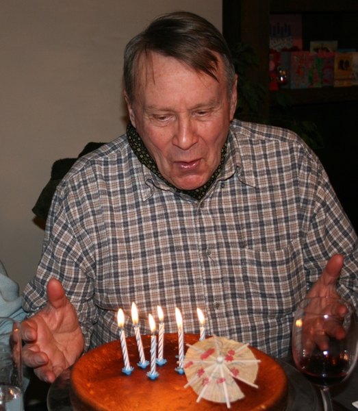 31 jan 2009 nonkel met verjaardagstaart