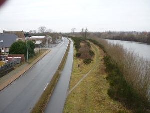 naar einde langs kanaal