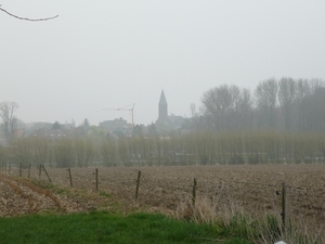 09 GAVERE kerk vanuit de verte