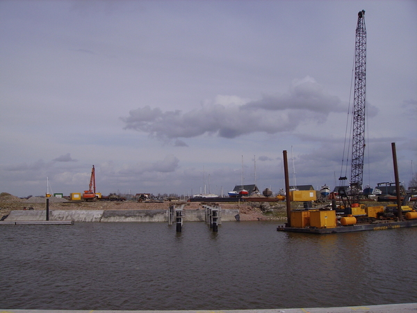 Voorbeiding nieuwe aanlegsteigers