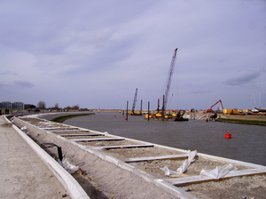 Aanleg laatste stuk v.d. promenade langs de yachthaven.