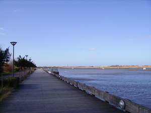 Promenade, wandel en fietspad langs de vaargeul